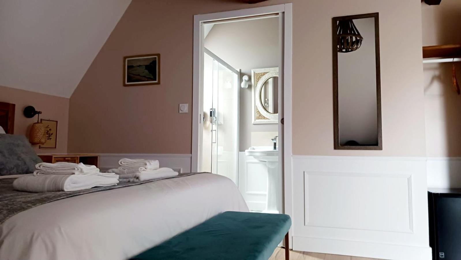 Le Griffon 1855 Hotel Saint-Laurent-Des-Autels Ngoại thất bức ảnh