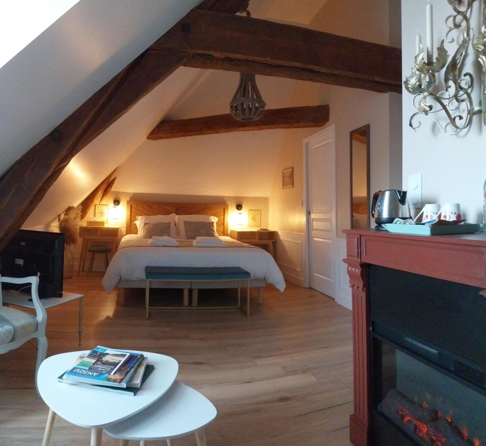 Le Griffon 1855 Hotel Saint-Laurent-Des-Autels Ngoại thất bức ảnh