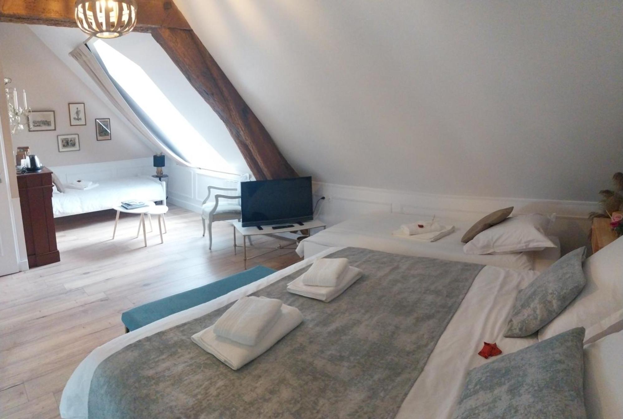 Le Griffon 1855 Hotel Saint-Laurent-Des-Autels Ngoại thất bức ảnh