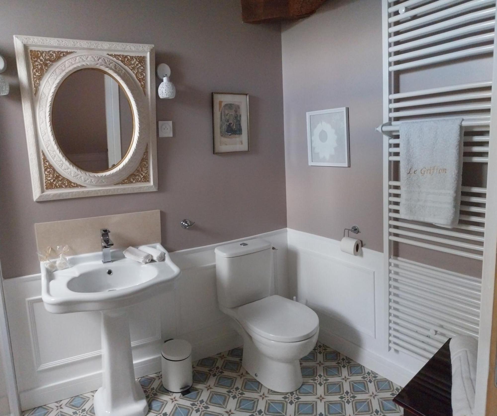 Le Griffon 1855 Hotel Saint-Laurent-Des-Autels Ngoại thất bức ảnh